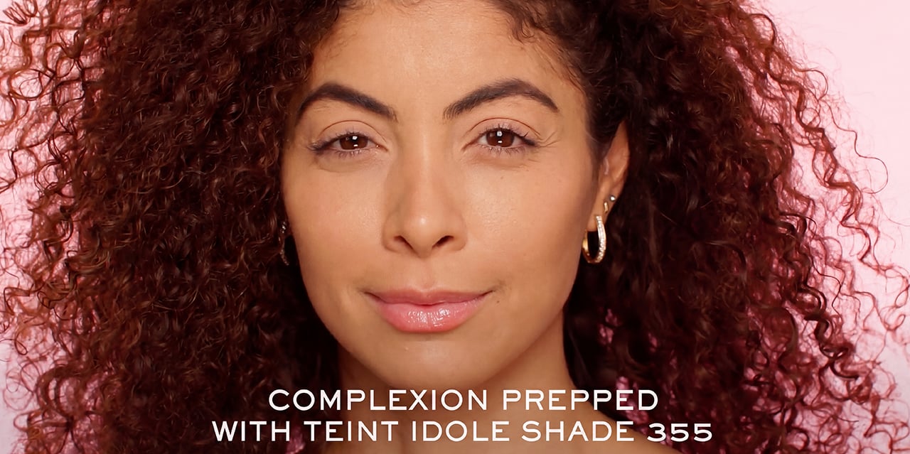 Model’s complexion is prepped with Teint Idole Shade 355 for the bold and sculpted look